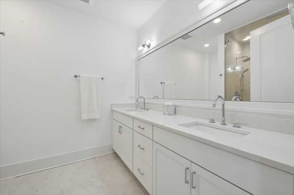 3808 North Lincoln Avenue Chicago IL 60613