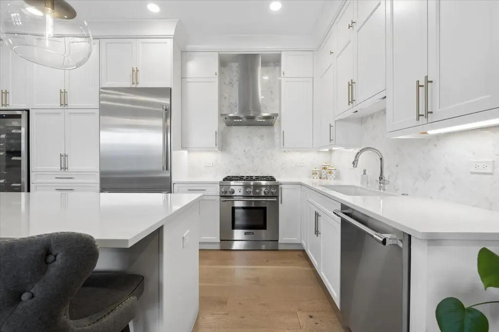3808 North Lincoln Avenue Chicago IL 60613