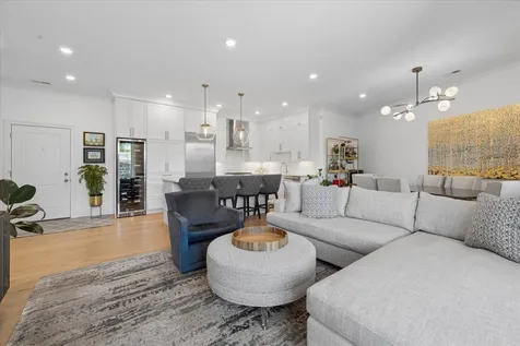 3808 North Lincoln Avenue Chicago IL 60613