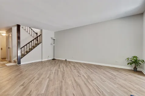 834 Swallow Street Deerfield IL 60015