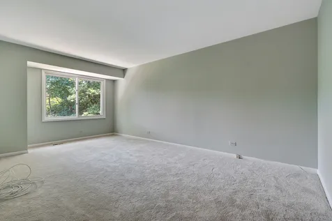 834 Swallow Street Deerfield IL 60015