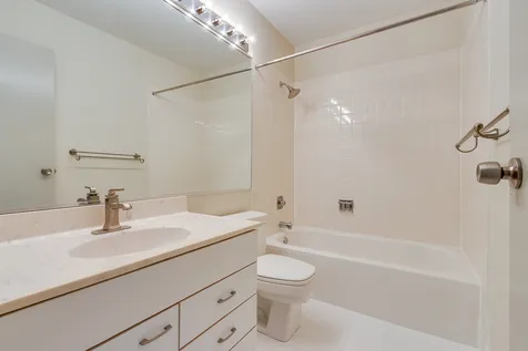 834 Swallow Street Deerfield IL 60015