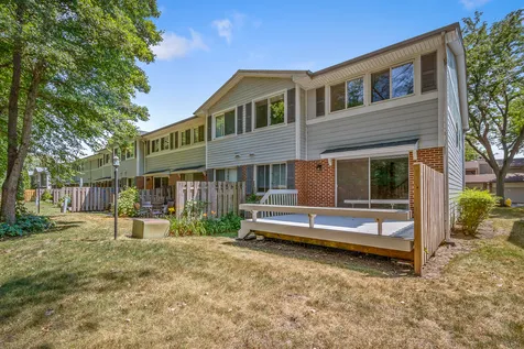 834 Swallow Street Deerfield IL 60015