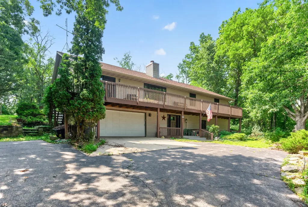 337 North Wild Cherry Drive Dixon IL 61021