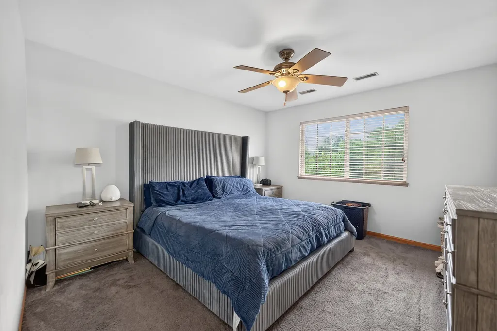 949 Tanager Court Glen Ellyn IL 60137