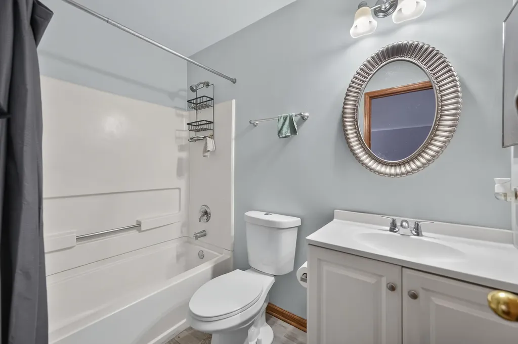 949 Tanager Court Glen Ellyn IL 60137