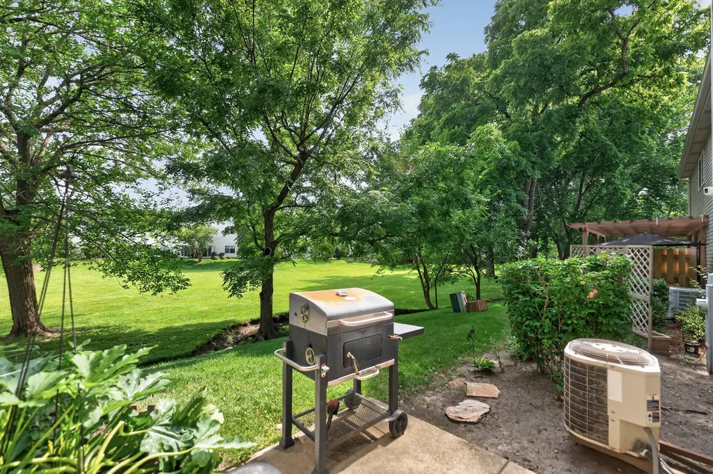 949 Tanager Court Glen Ellyn IL 60137