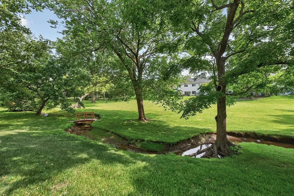 949 Tanager Court Glen Ellyn IL 60137