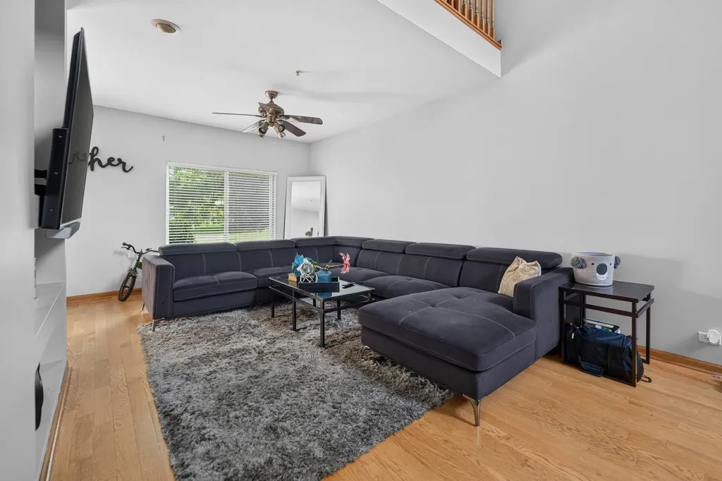 949 Tanager Court Glen Ellyn IL 60137