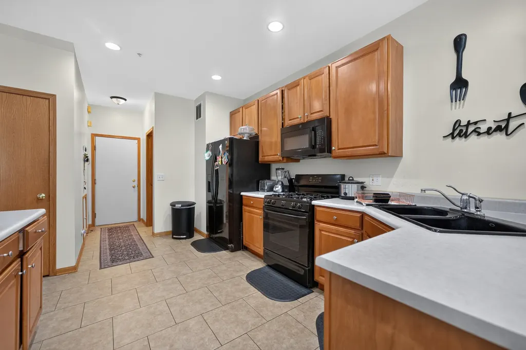 949 Tanager Court Glen Ellyn IL 60137