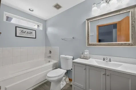 949 Tanager Court Glen Ellyn IL 60137