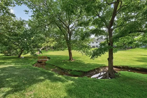 949 Tanager Court Glen Ellyn IL 60137