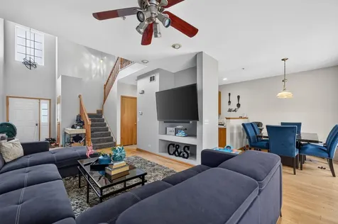 949 Tanager Court Glen Ellyn IL 60137