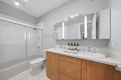 3200 North Lake Shore Drive Chicago IL 60657