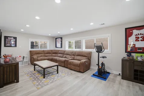 8939 Mango Avenue Morton Grove IL 60053