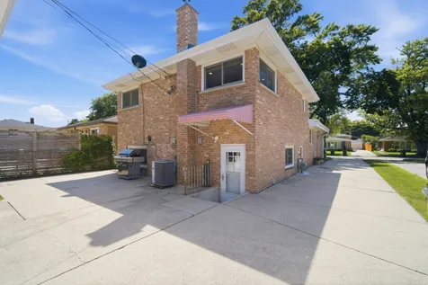 8939 Mango Avenue Morton Grove IL 60053
