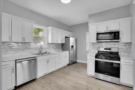 1428 Victoria Avenue North Chicago IL 60064
