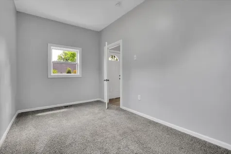 1428 Victoria Avenue North Chicago IL 60064