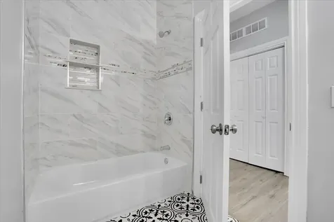 1428 Victoria Avenue North Chicago IL 60064