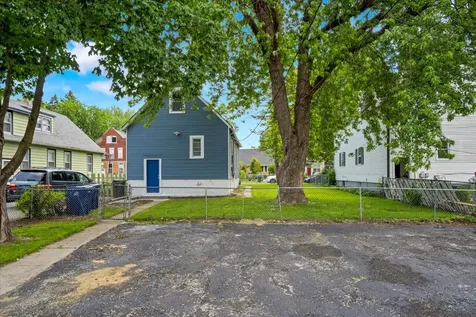 1428 Victoria Avenue North Chicago IL 60064