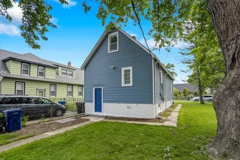 1428 Victoria Avenue North Chicago IL 60064
