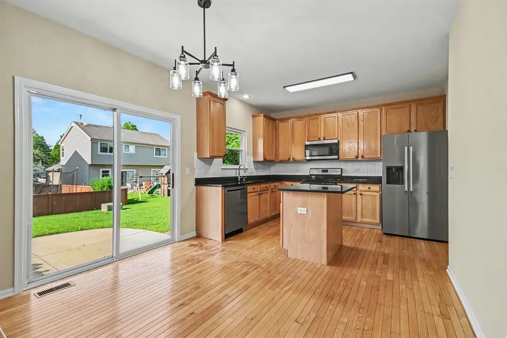 1057 Rosefield Lane Aurora IL 60504