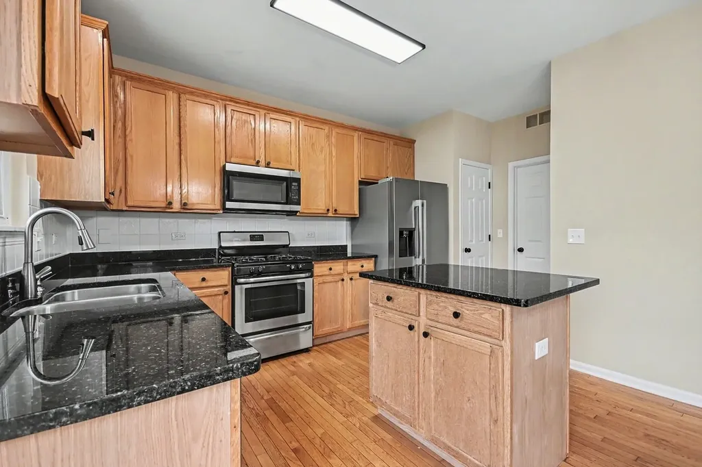 1057 Rosefield Lane Aurora IL 60504