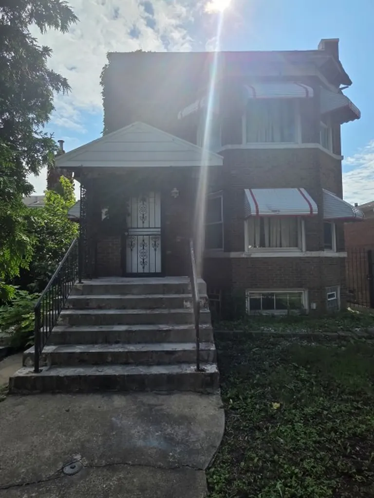 9737 South Prairie Avenue Chicago IL 60628