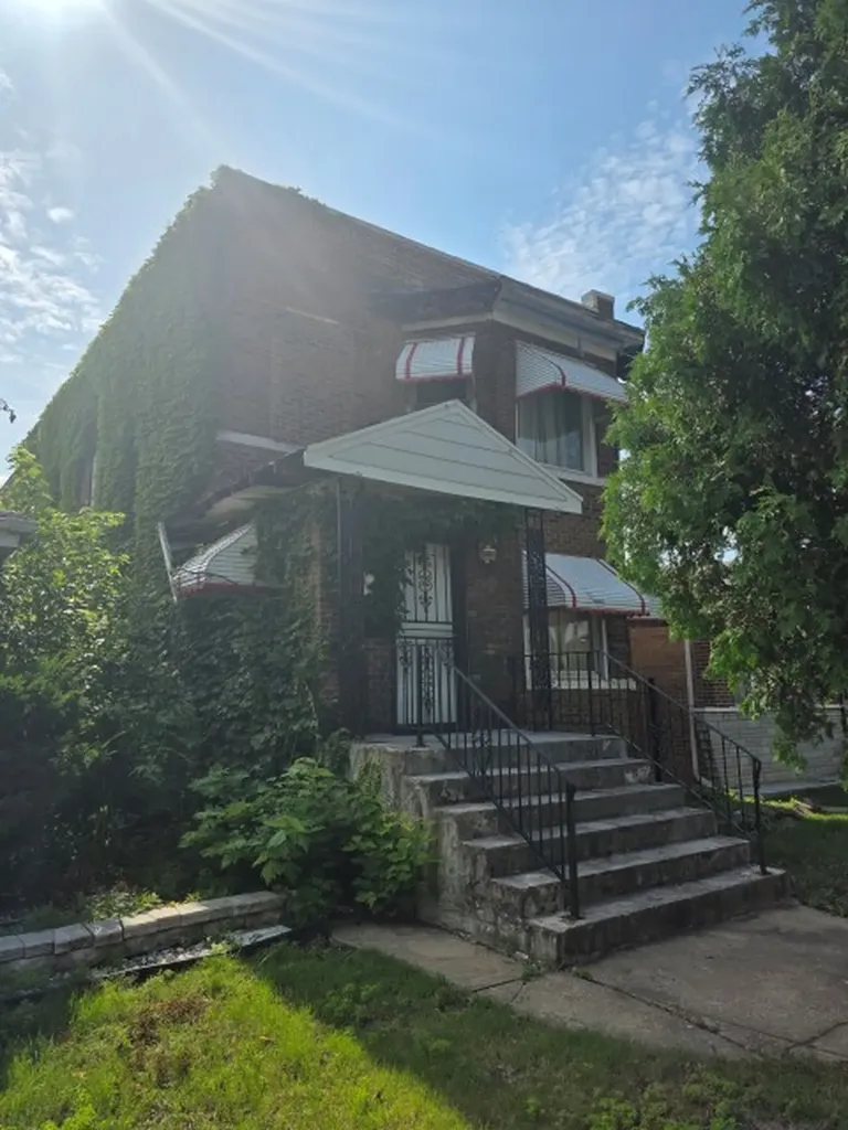 9737 South Prairie Avenue Chicago IL 60628