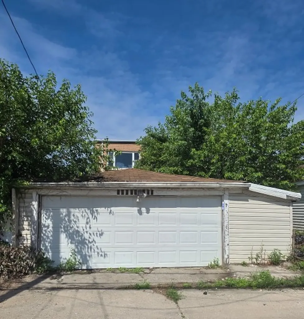 9737 South Prairie Avenue Chicago IL 60628