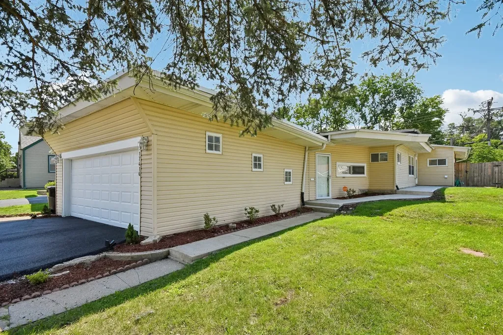 17416 Emerson Avenue Hazel Crest IL 60429