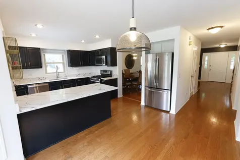 608 Thackeray Lane Fox River Grove IL 60021