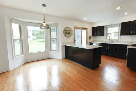 608 Thackeray Lane Fox River Grove IL 60021