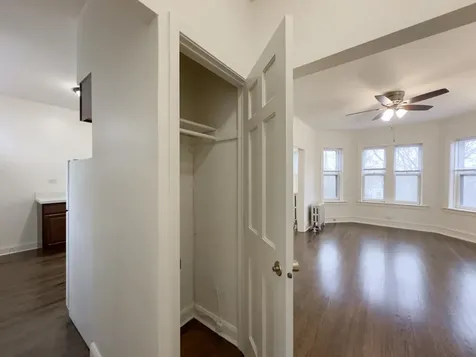 2633 West Ainslie Street Chicago IL 60625