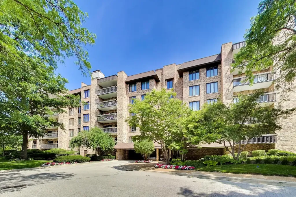 3860 Mission Hills Road Northbrook IL 60062