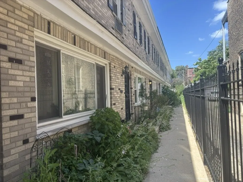 7721 South Coles Avenue Chicago IL 60649