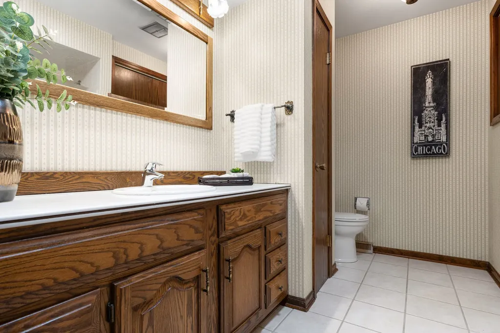 53 James Drive Westmont IL 60559
