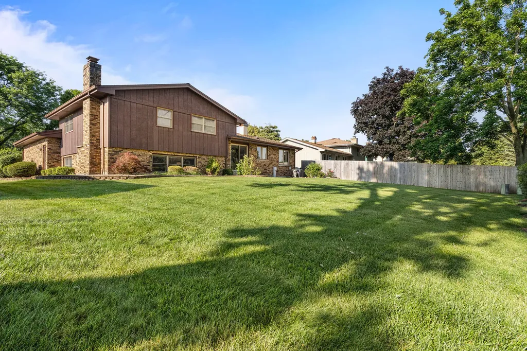 53 James Drive Westmont IL 60559