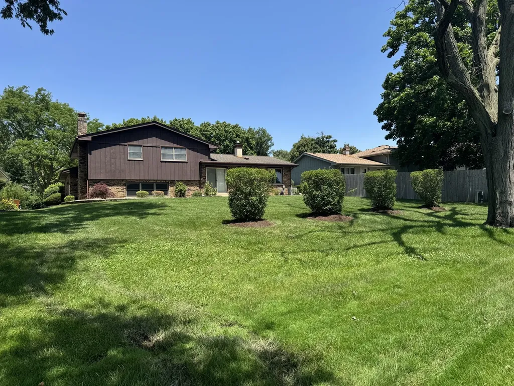 53 James Drive Westmont IL 60559