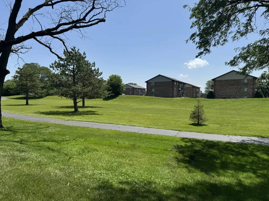53 James Drive Westmont IL 60559