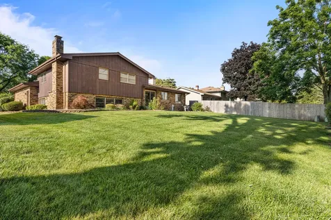 53 James Drive Westmont IL 60559
