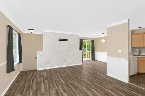 302 Windsor Court South Elgin IL 60177