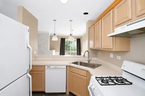 302 Windsor Court South Elgin IL 60177