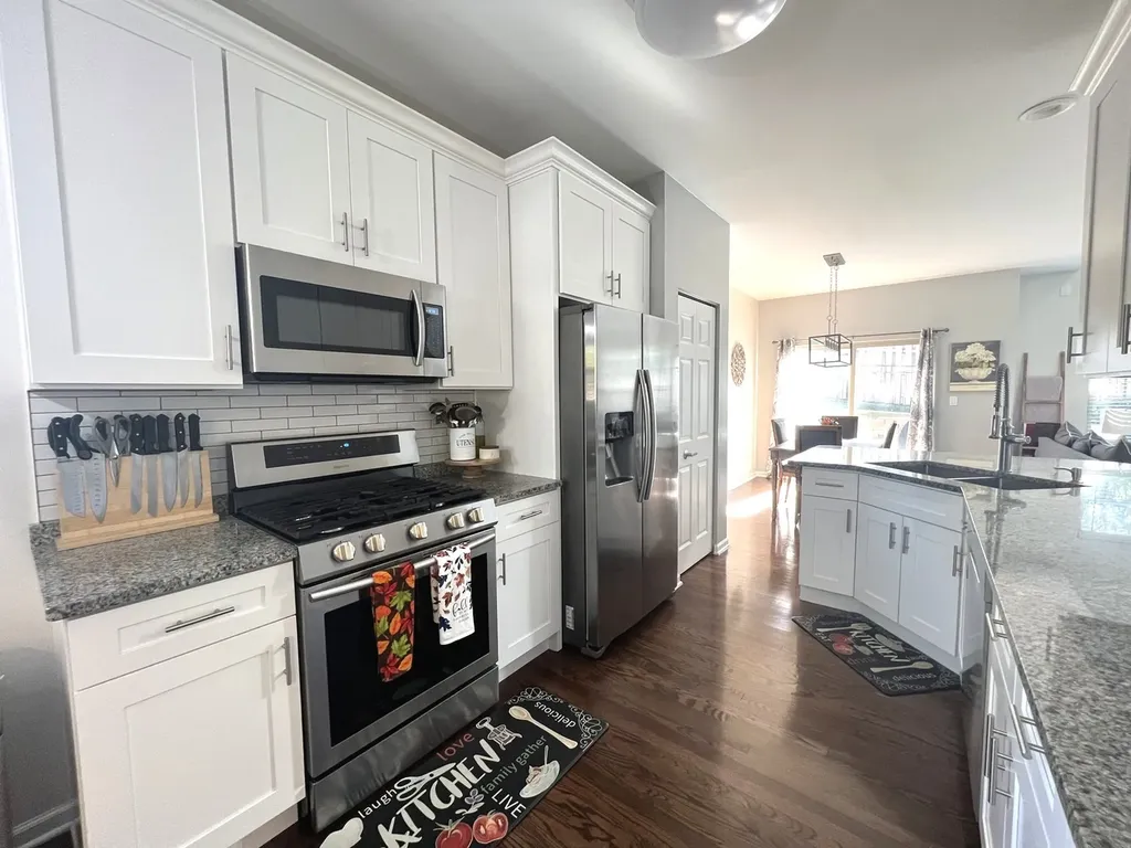 615 West St Johns Place Addison IL 60101