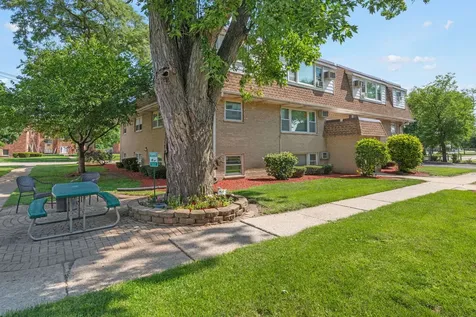 9907 West 58th Street Countryside IL 60525