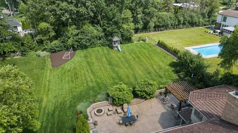 8425 Charleston Drive Burr Ridge IL 60527