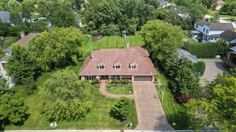 8425 Charleston Drive Burr Ridge IL 60527