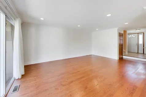 520 Hummingbird Lane Deerfield IL 60015