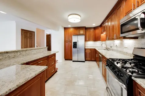 520 Hummingbird Lane Deerfield IL 60015
