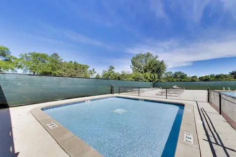 520 Hummingbird Lane Deerfield IL 60015
